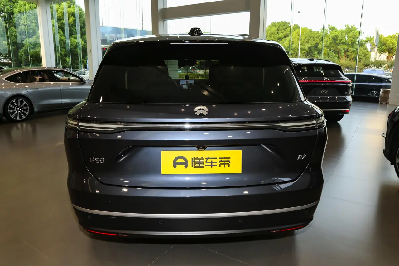 NIO ES8 2024