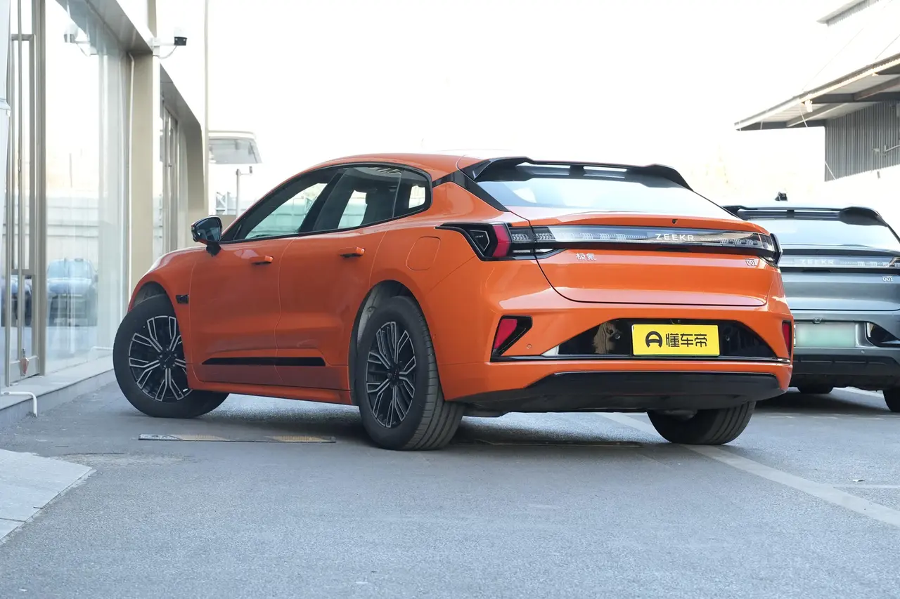 Zeekr 001 2025