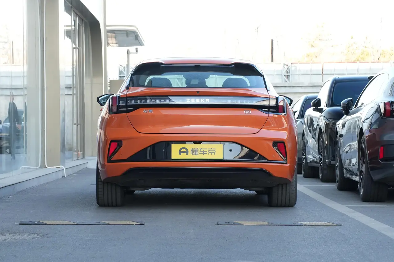 Zeekr 001 2025