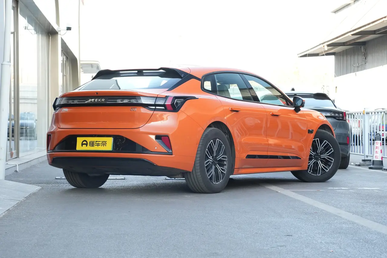 Zeekr 001 2025