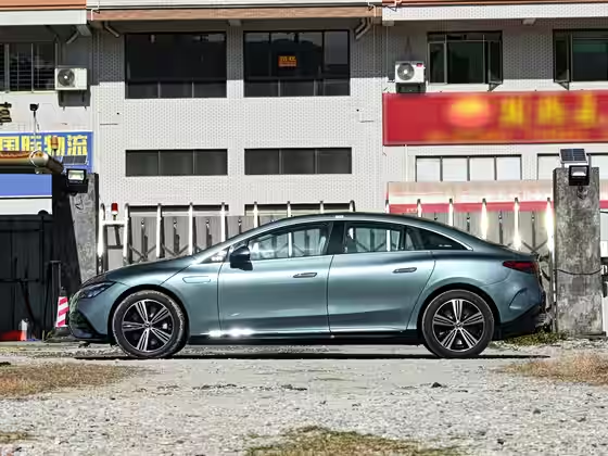 Mercedes EQE 2025