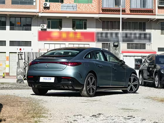 Mercedes EQE 2025