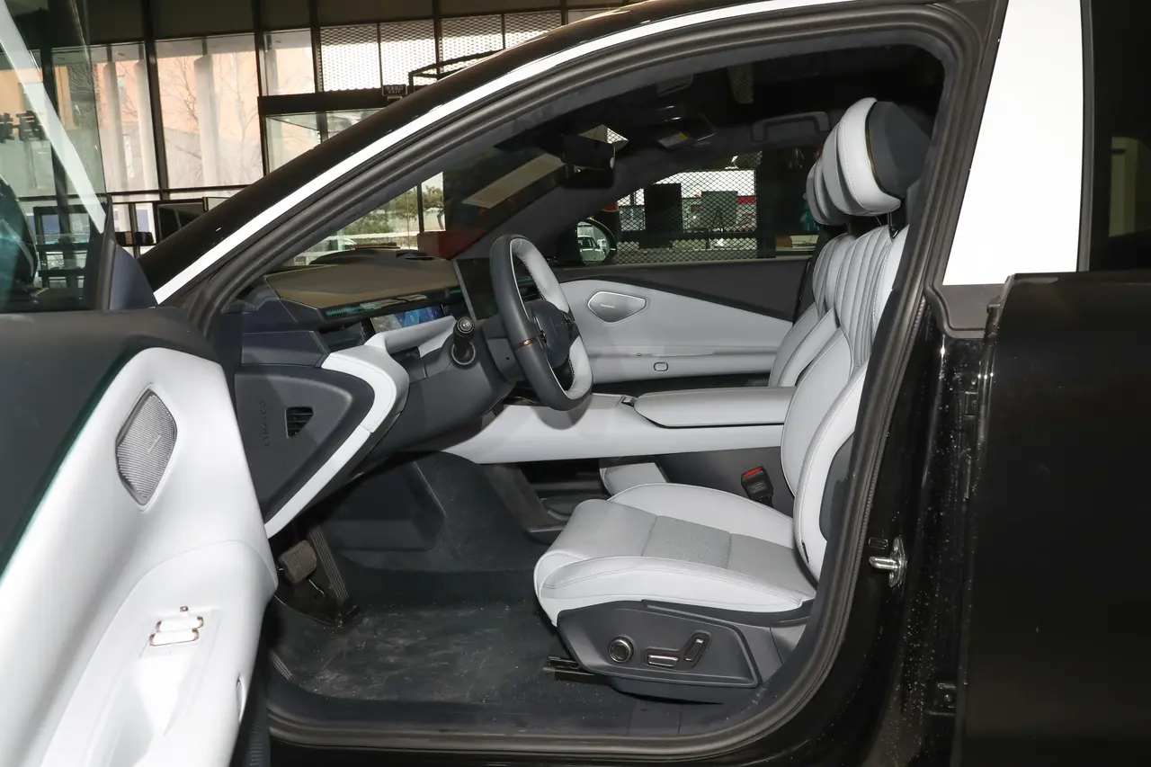 Lynk &amp; Co Z10 2025