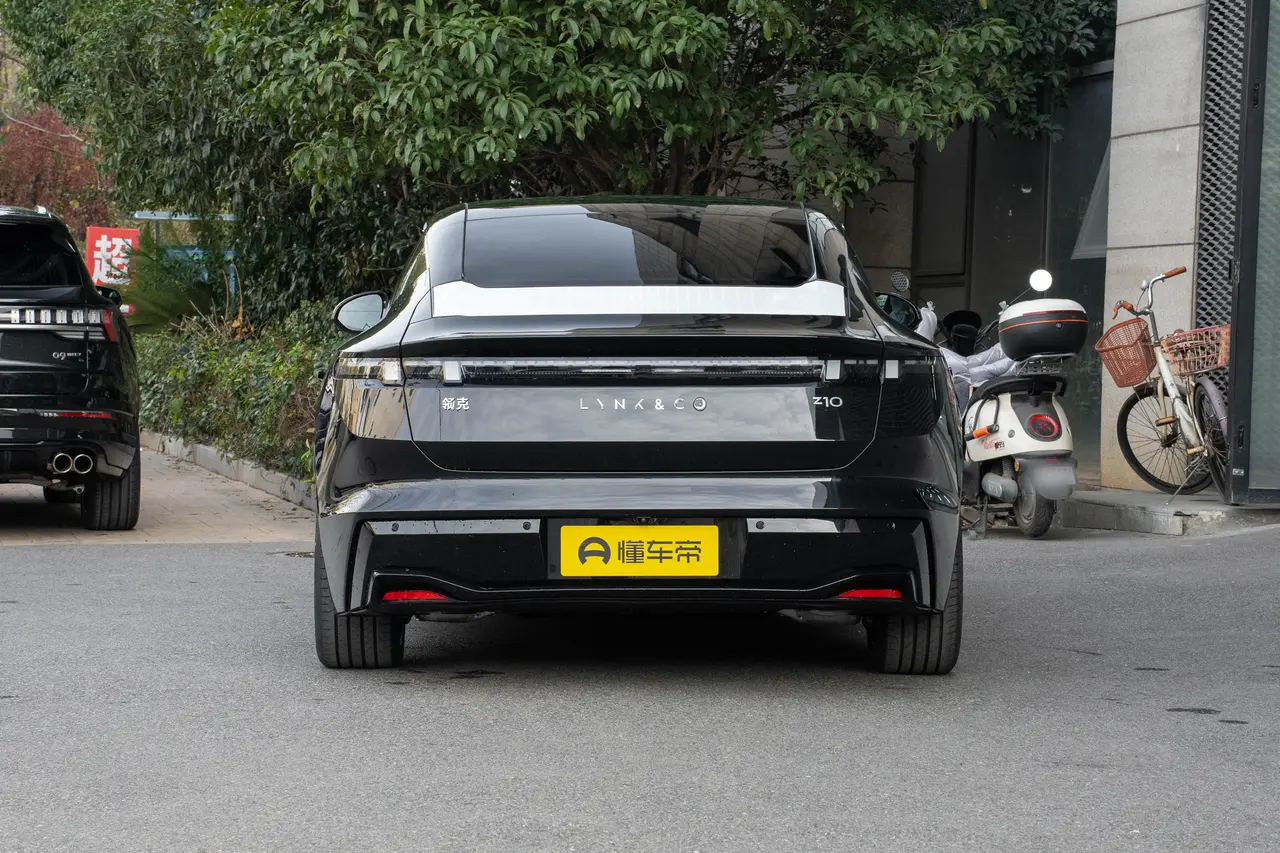 Lynk &amp; Co Z10 2025
