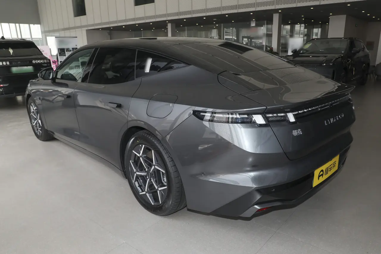 Lynk &amp; Co Z10 2024