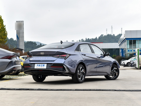 Hyundai Elantra 2024