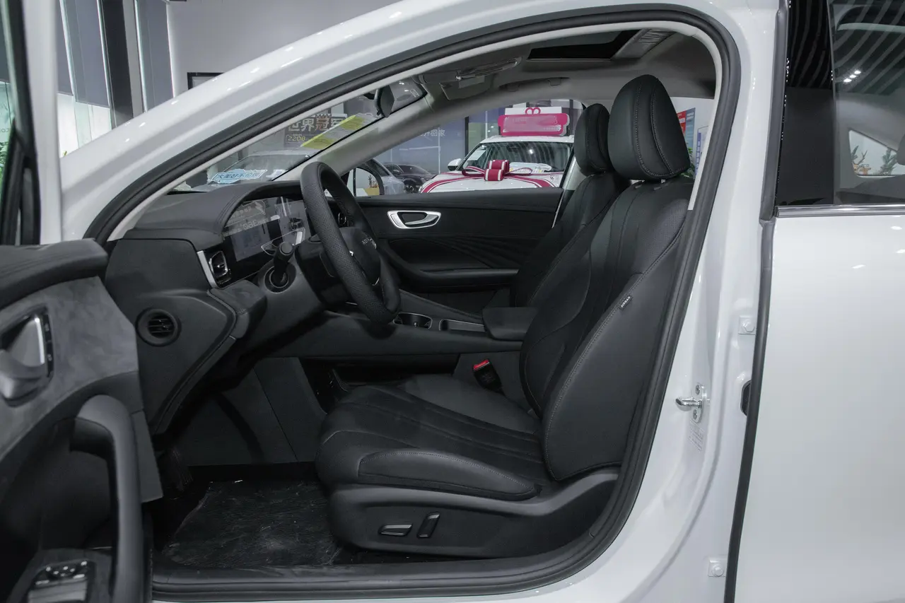 Roewe D7 EV 2023
