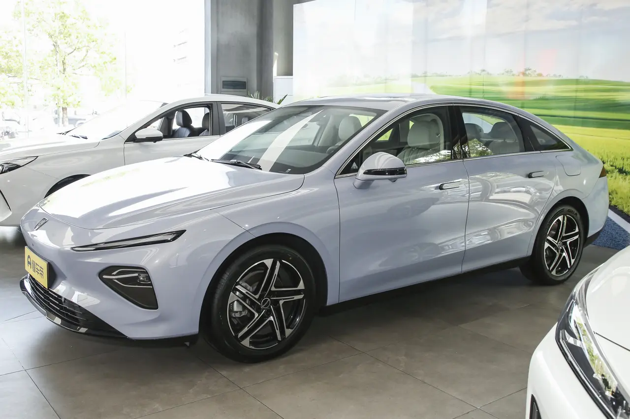 Roewe D7 EV 2023