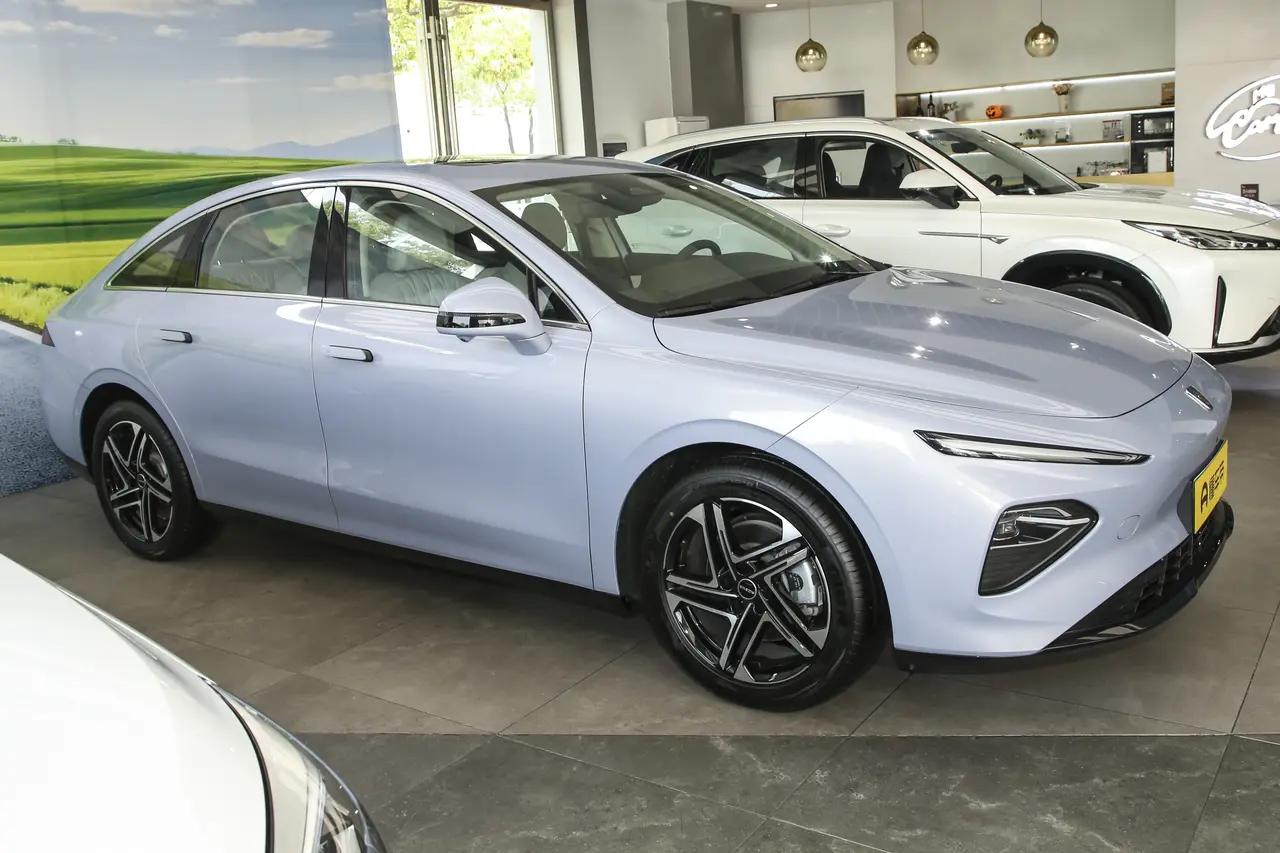 Roewe D7 EV 2023