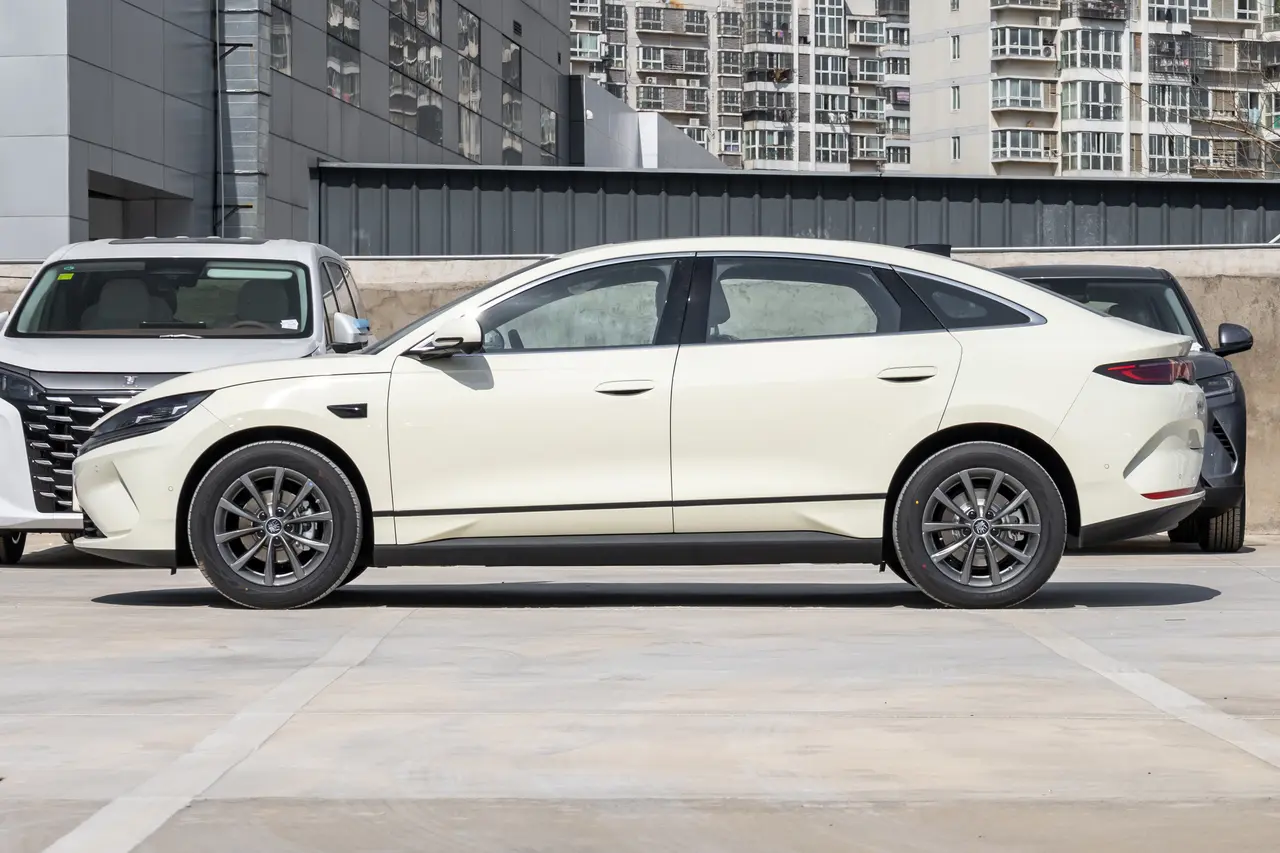 BYD QIN L EV 2025