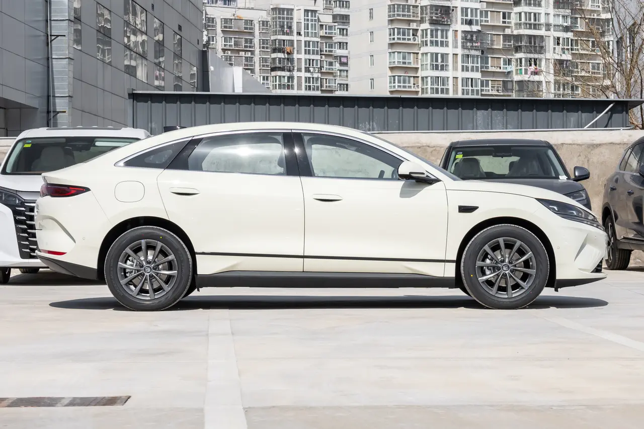 BYD QIN L EV 2025