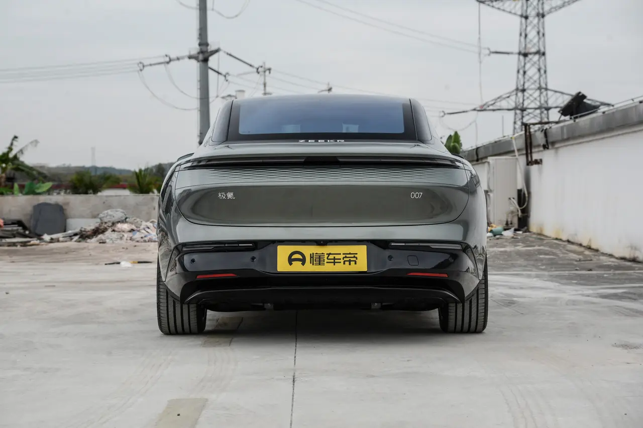 Zeekr 007 2025