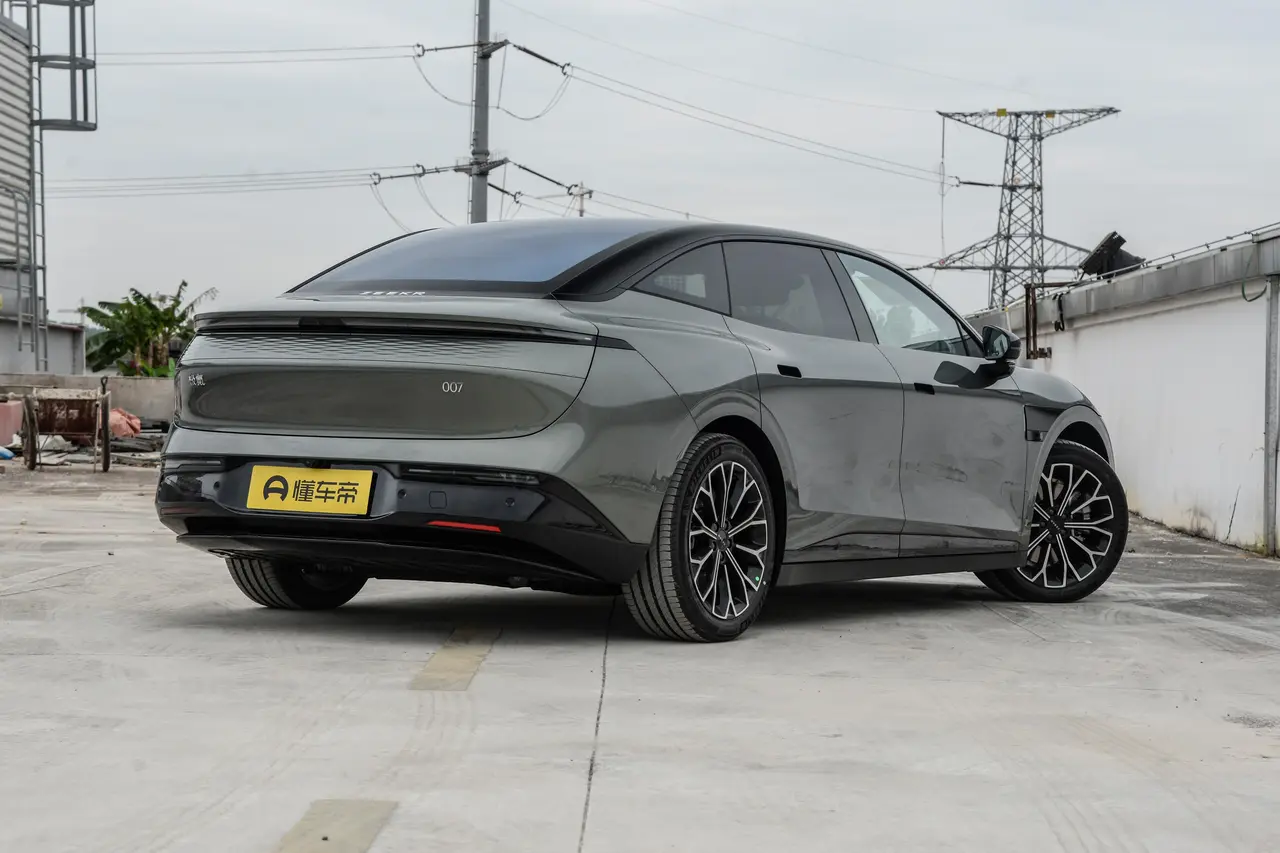 Zeekr 007 2025