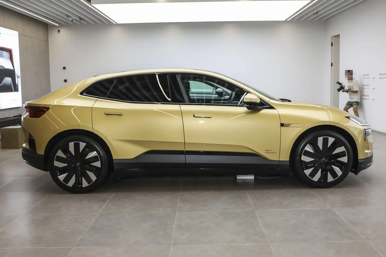 Polestar 4 2024
