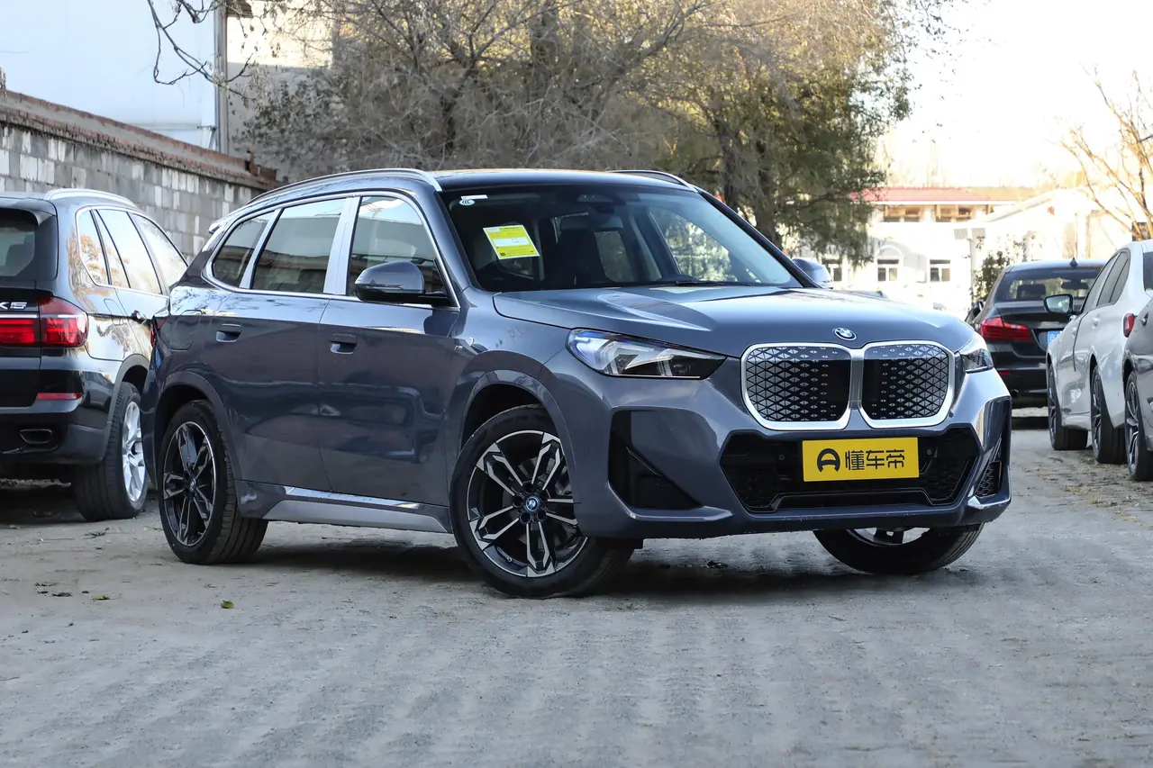BMW IX1 2023