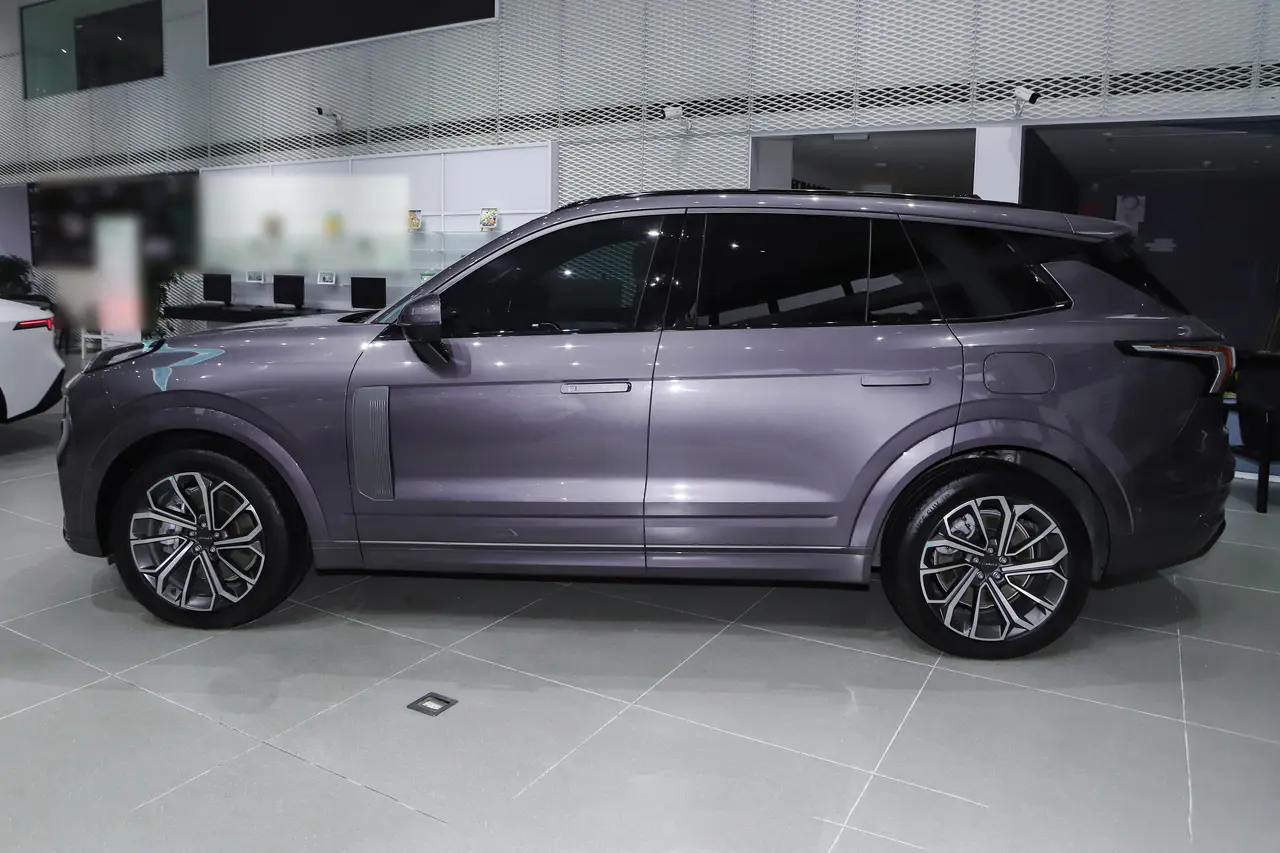 Lynk &amp; Co 09 EM-P 2023