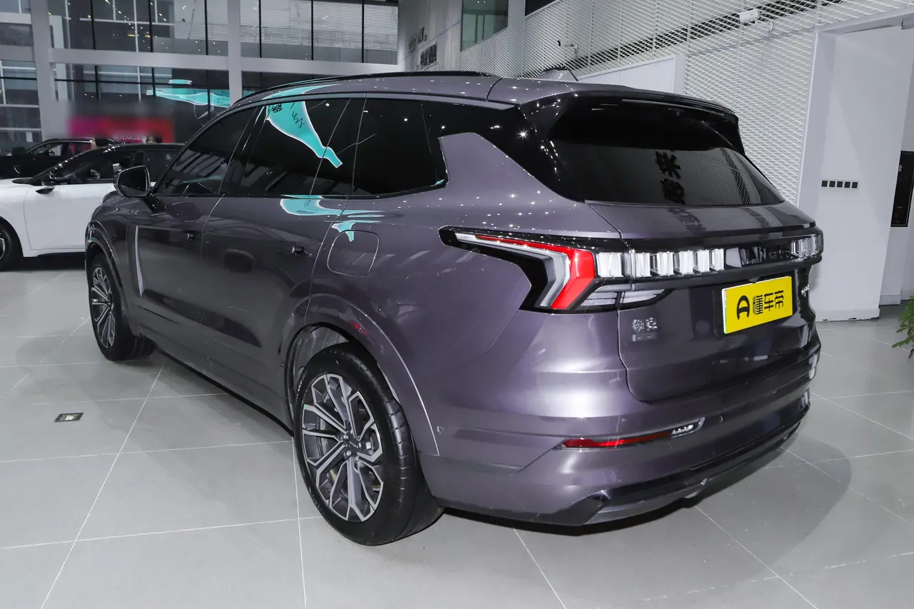 Lynk &amp; Co 09 EM-P 2023