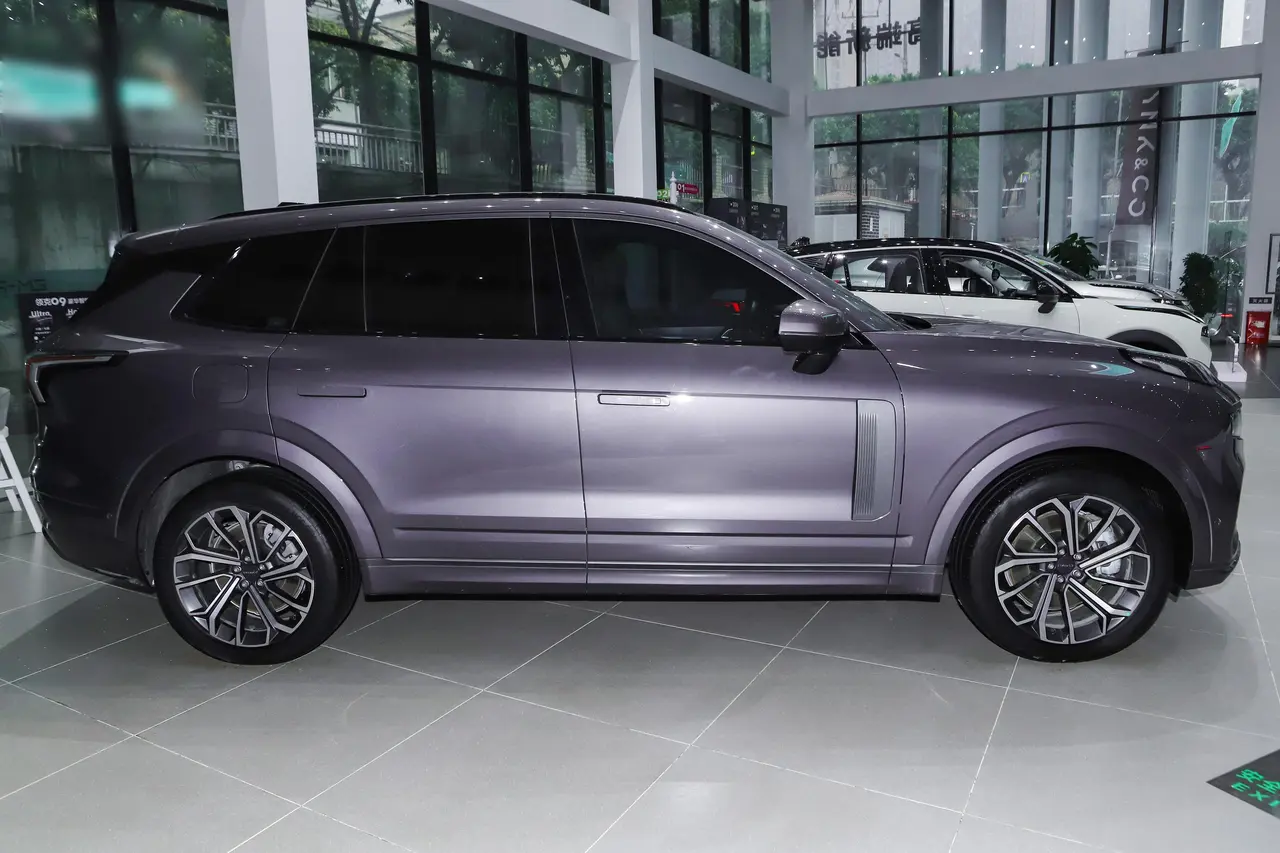 Lynk &amp; Co 09 EM-P 2023