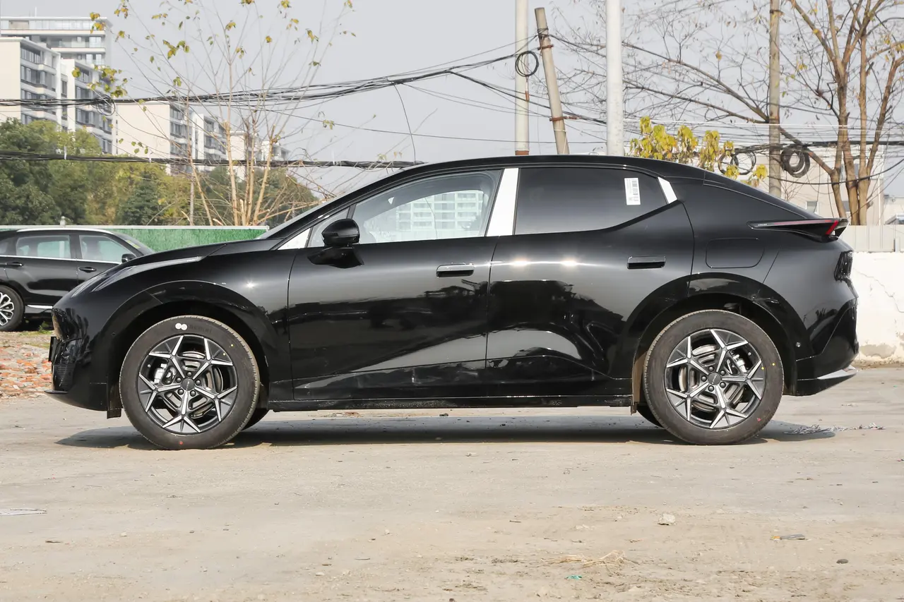 Lynk &amp; Co Z20 2025
