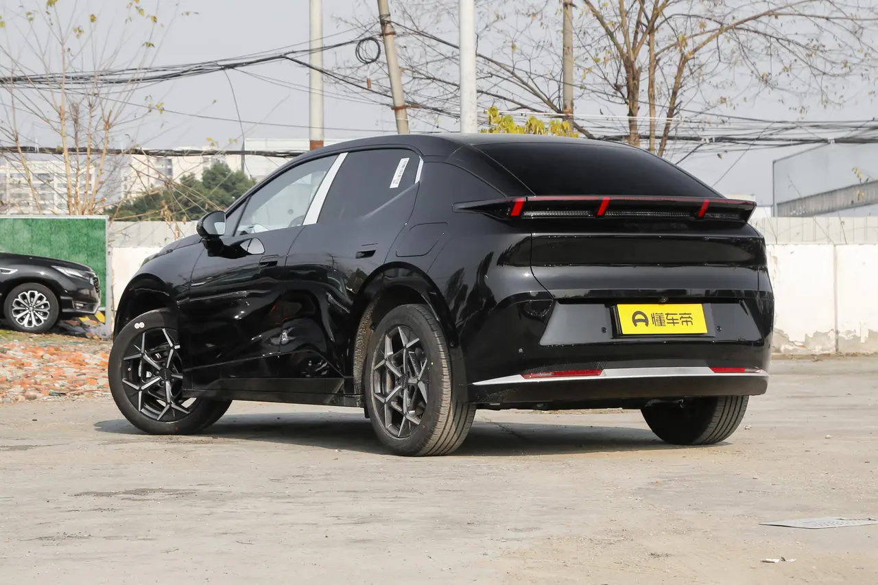 Lynk &amp; Co Z20 2025