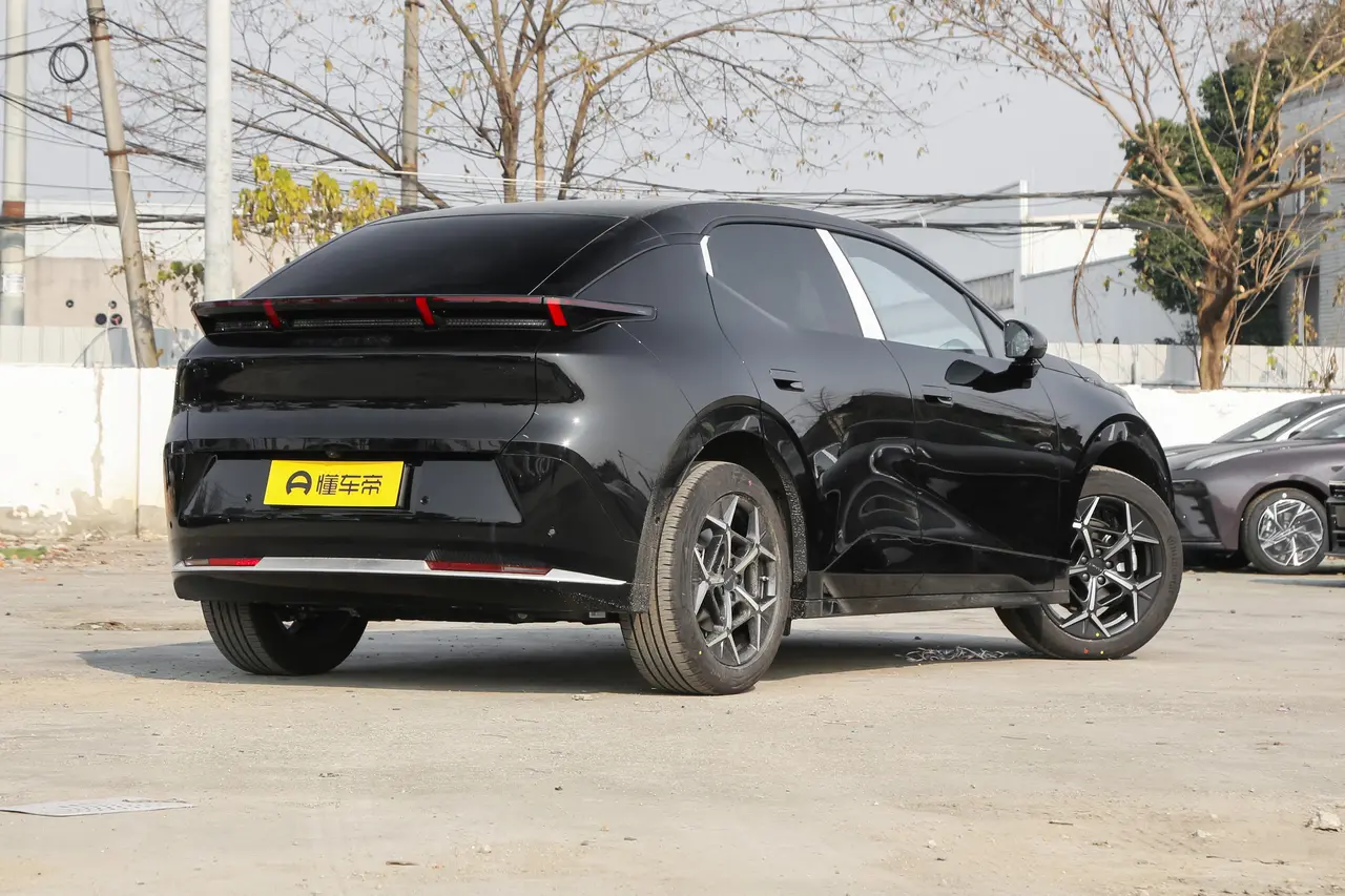 Lynk &amp; Co Z20 2025