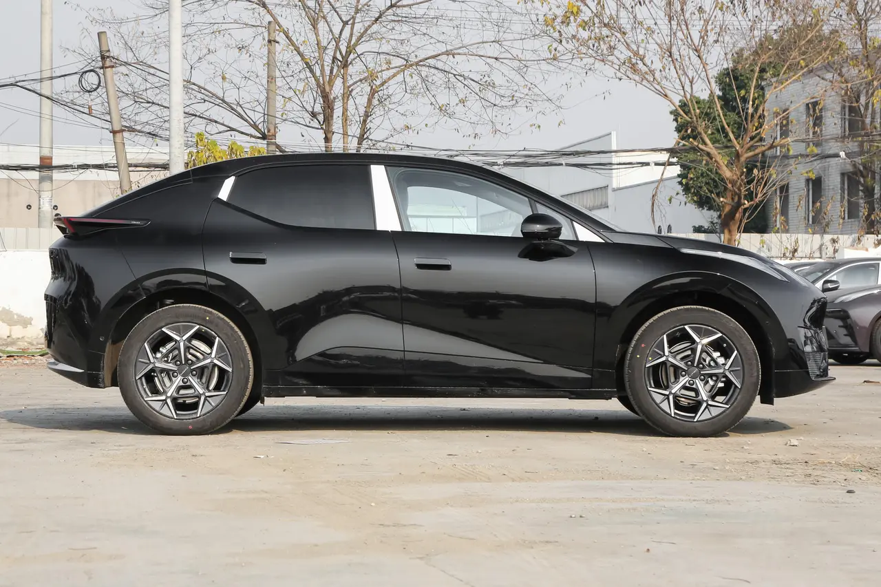 Lynk &amp; Co Z20 2025