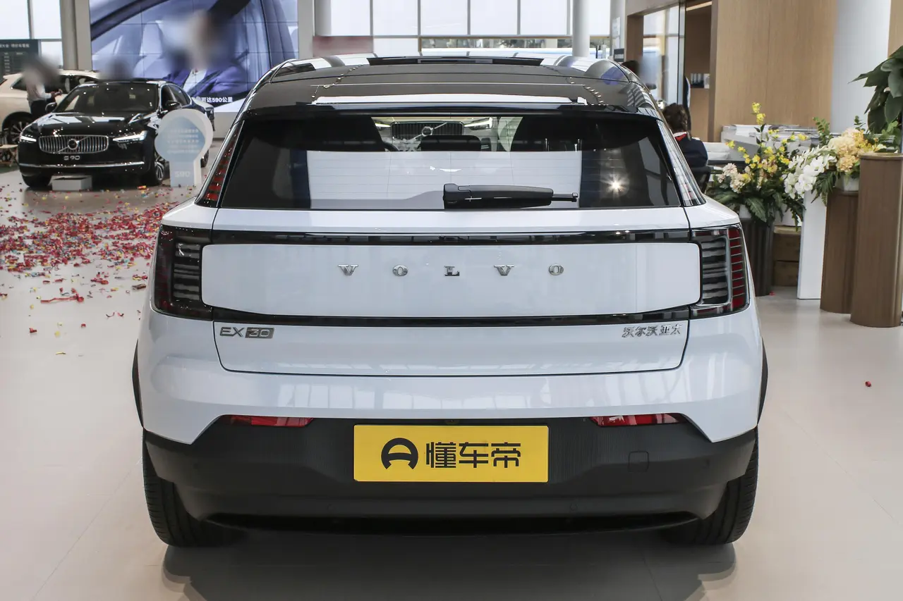 Volvo EX30 2025