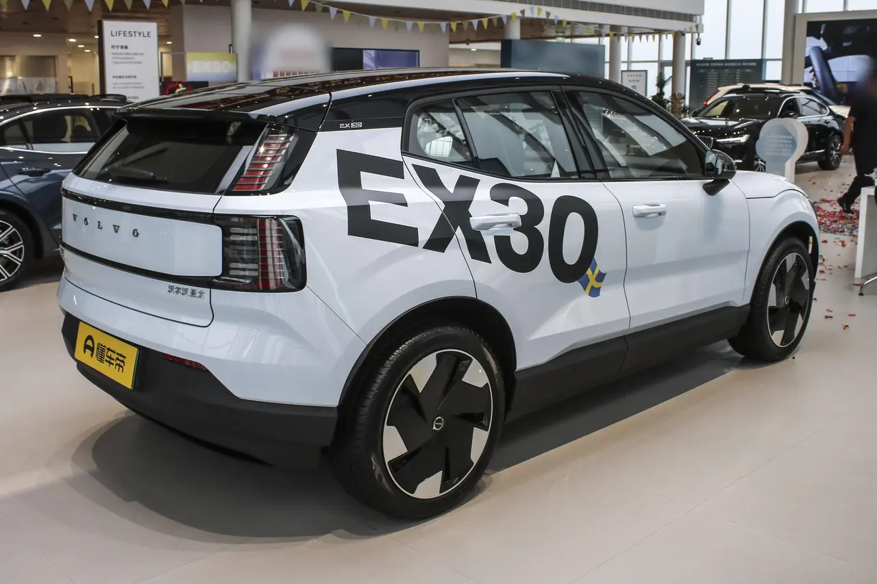 Volvo EX30 2025