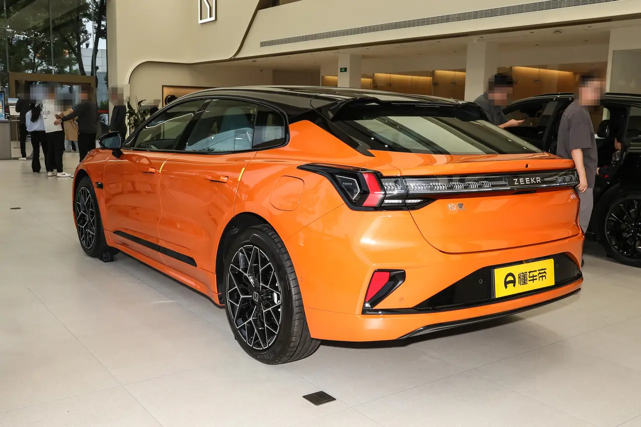 Zeekr 001 2025