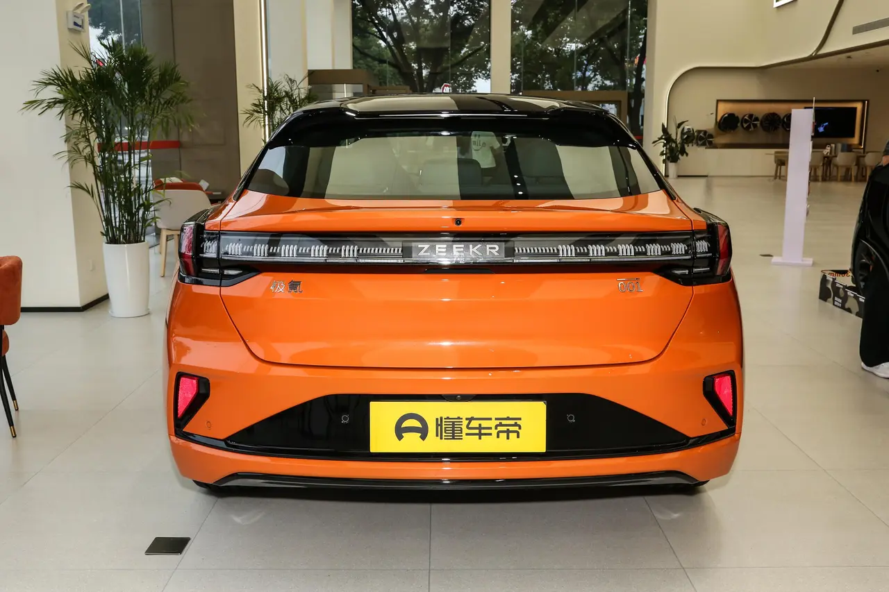 Zeekr 001 2025