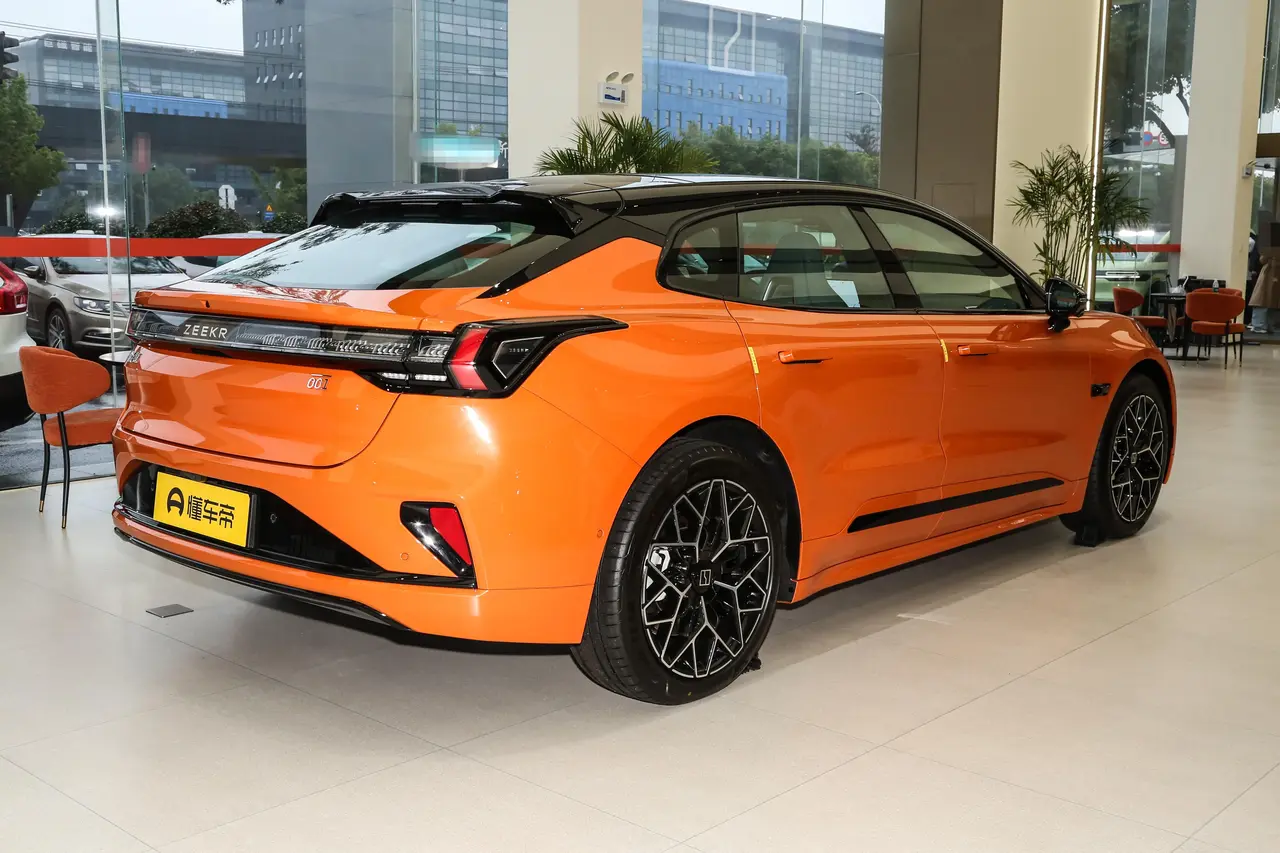 Zeekr 001 2025