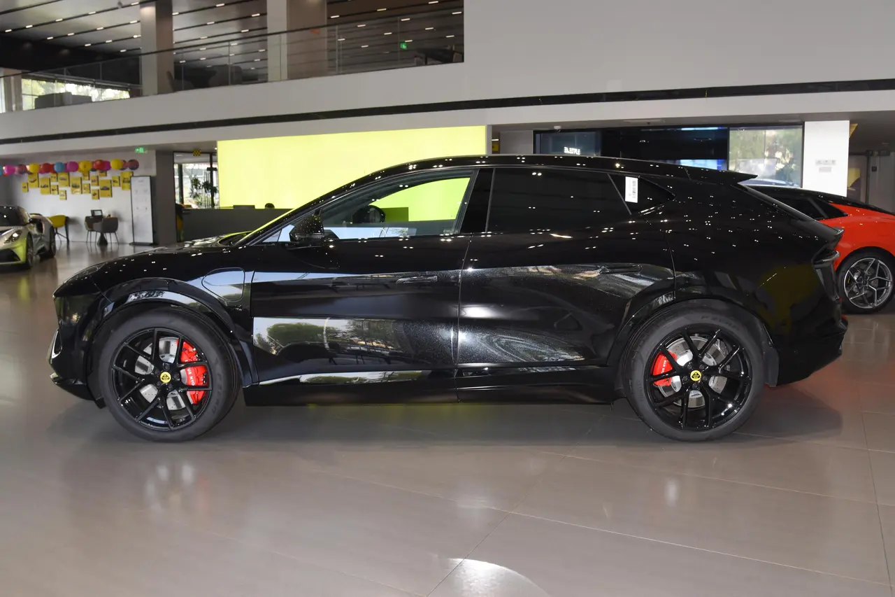 Lotus ELETRE 2023