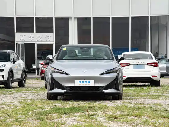 ARCFOX Jifox Alpha S5 2025