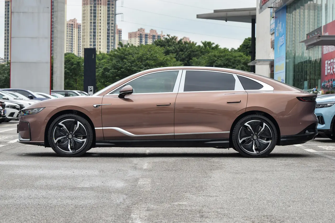 Voyah Chasing Light 2023