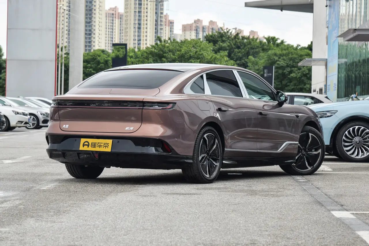 Voyah Chasing Light 2023