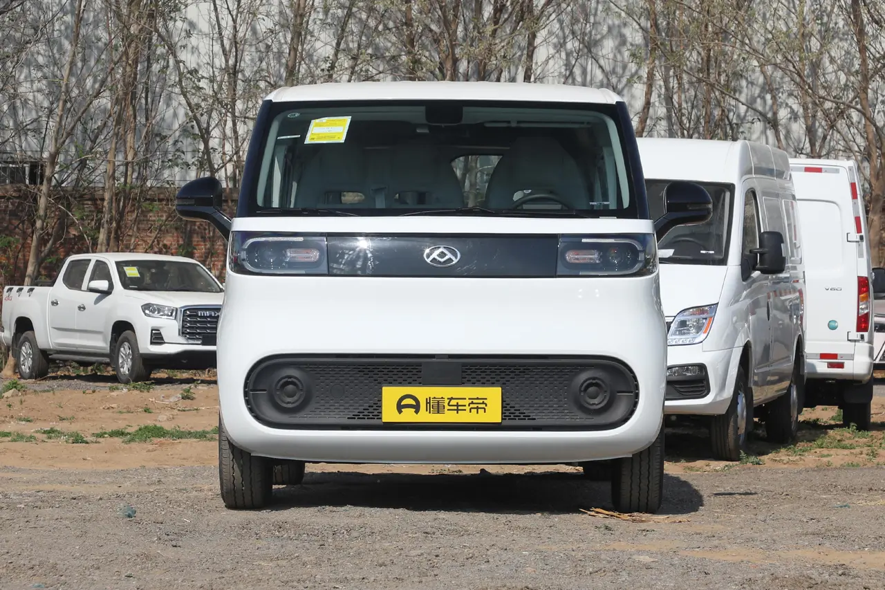 Maxus V1 2024