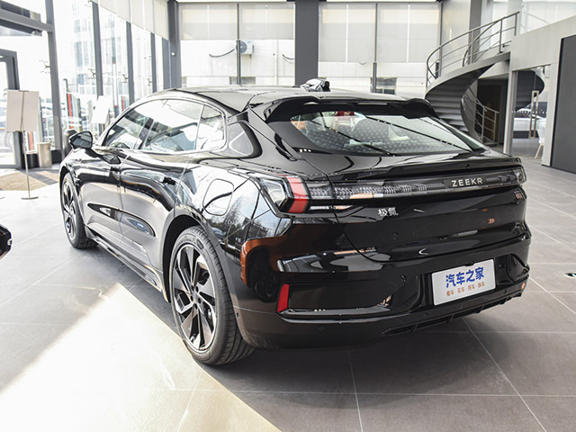 Zeekr 001 2024