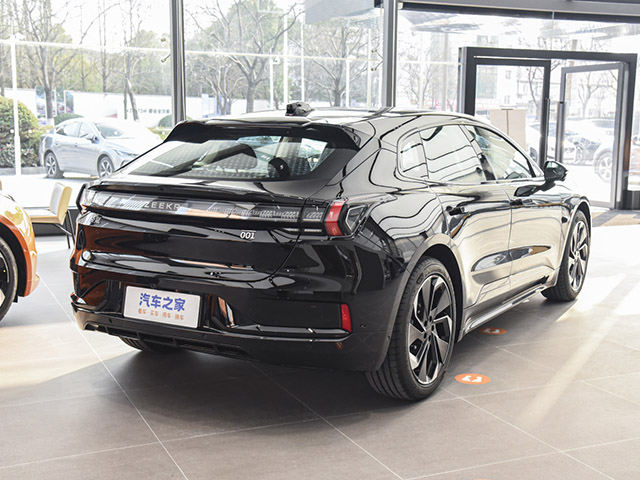 Zeekr 001 2024