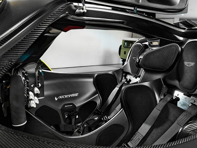 Aston Martin Valkyrie 2022