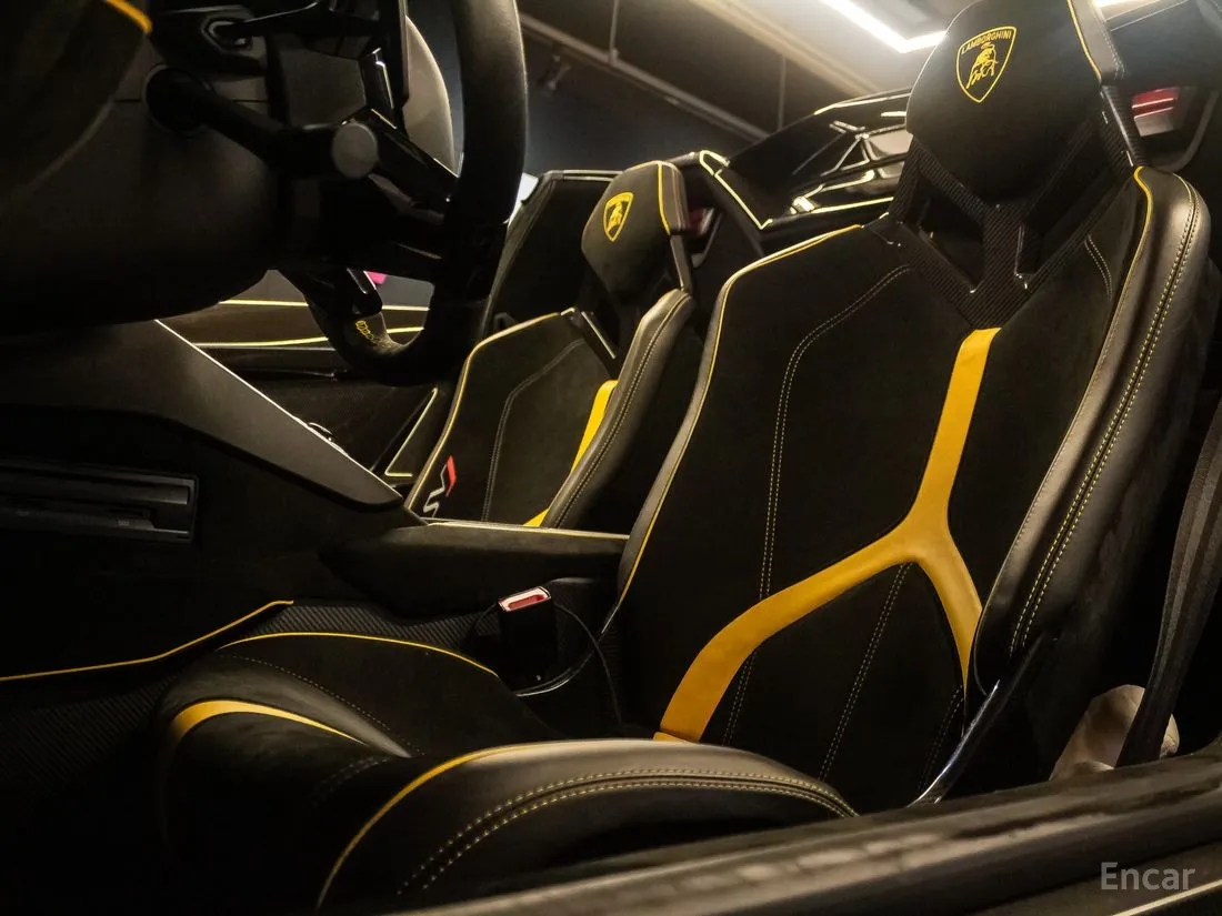 Lamborghini Aventador 2021