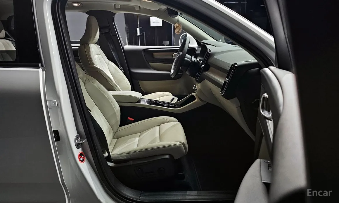 Volvo XC40 2023