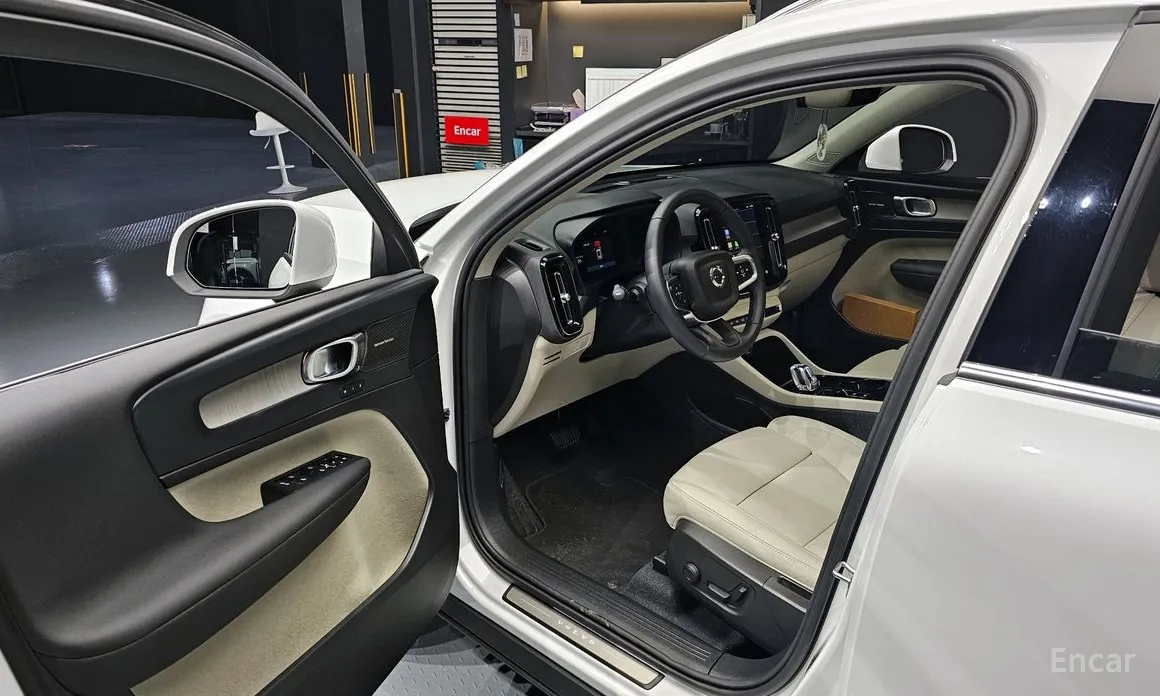 Volvo XC40 2023