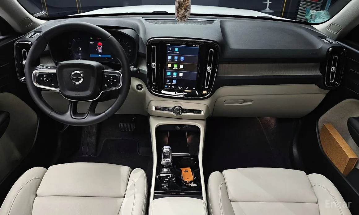 Volvo XC40 2023