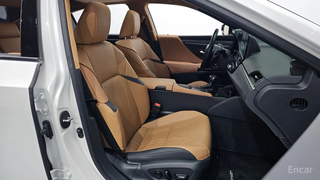 Lexus ES 2022