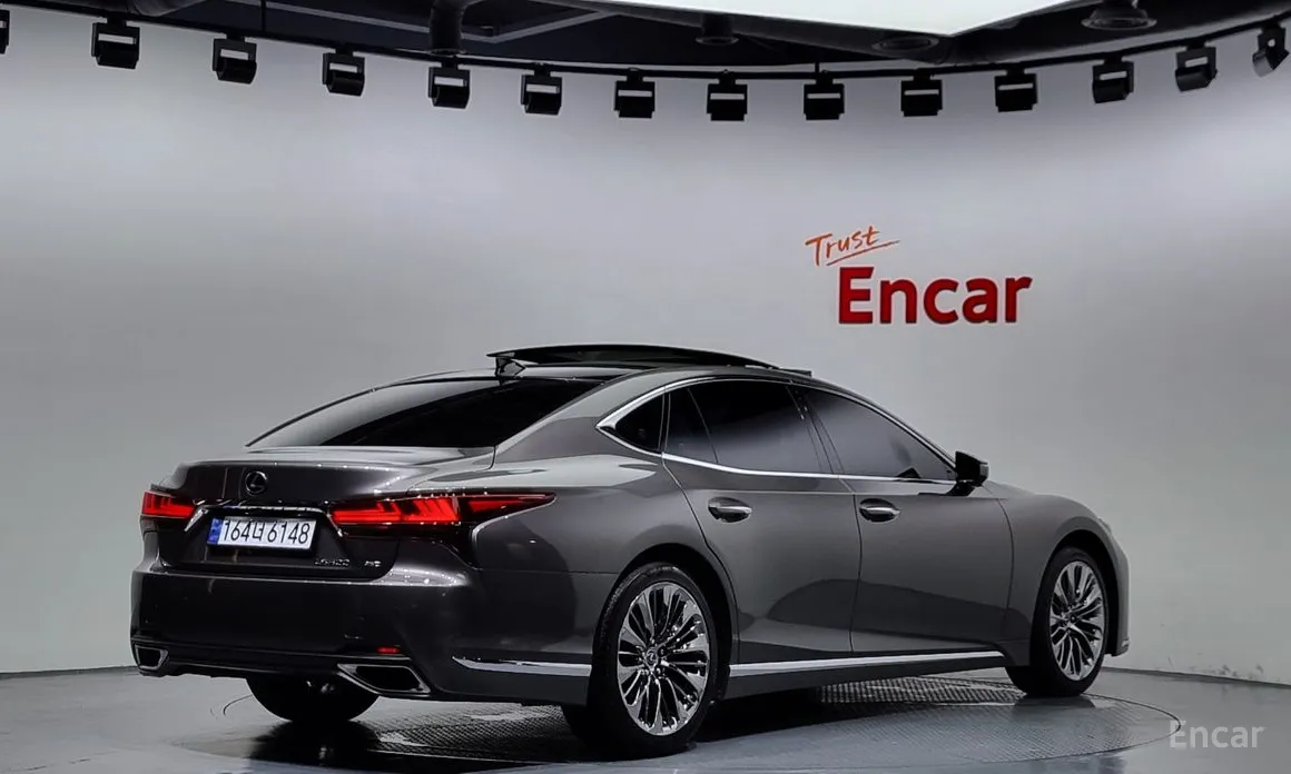 Lexus LS 2023