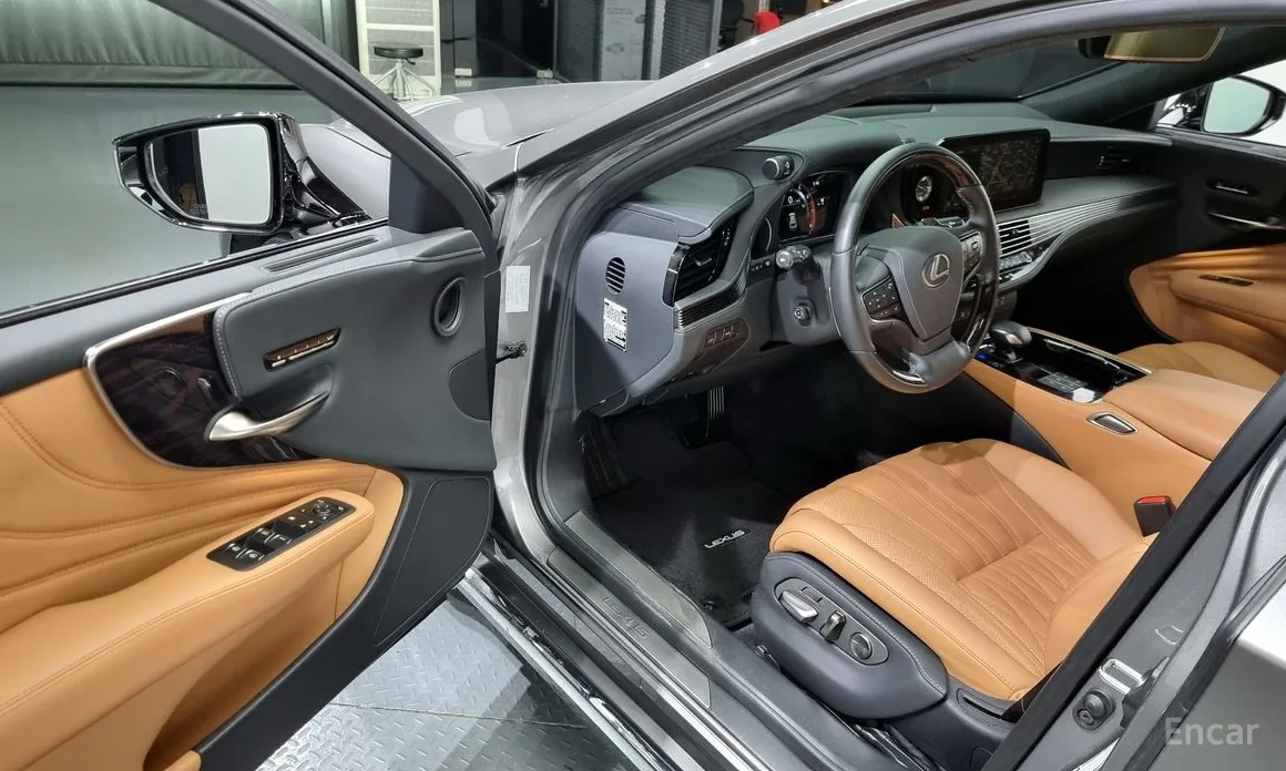 Lexus LS 2023
