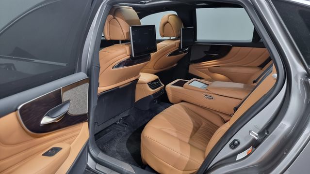 Lexus LS 2023