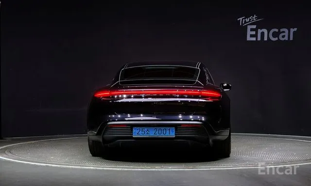 Porsche Taycan 2024