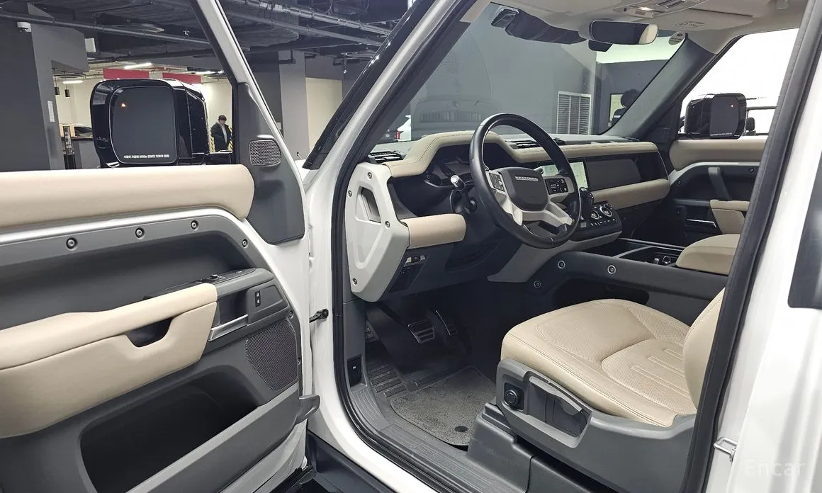 Land Rover Defender 2021
