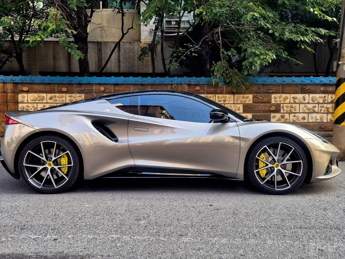 Lotus Emira 2024
